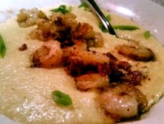 Laci's shrimp and grits